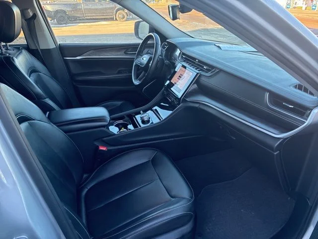 Used 2021 Silver Jeep Limited image 33