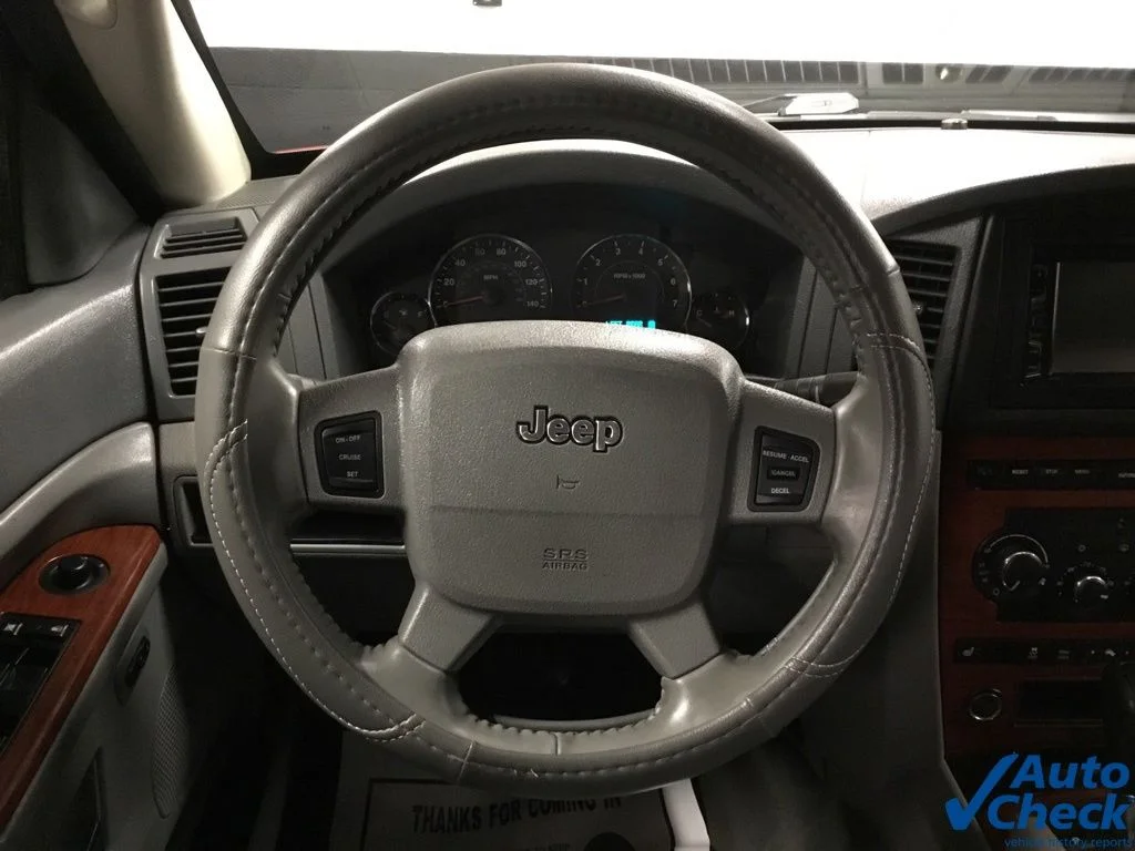 Used 2005 Red Jeep Limited image 24