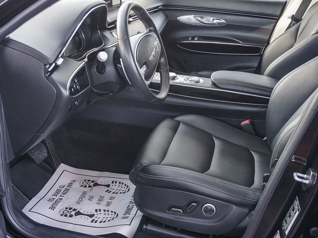 Used 2025 Black Genesis 2.5T image 18