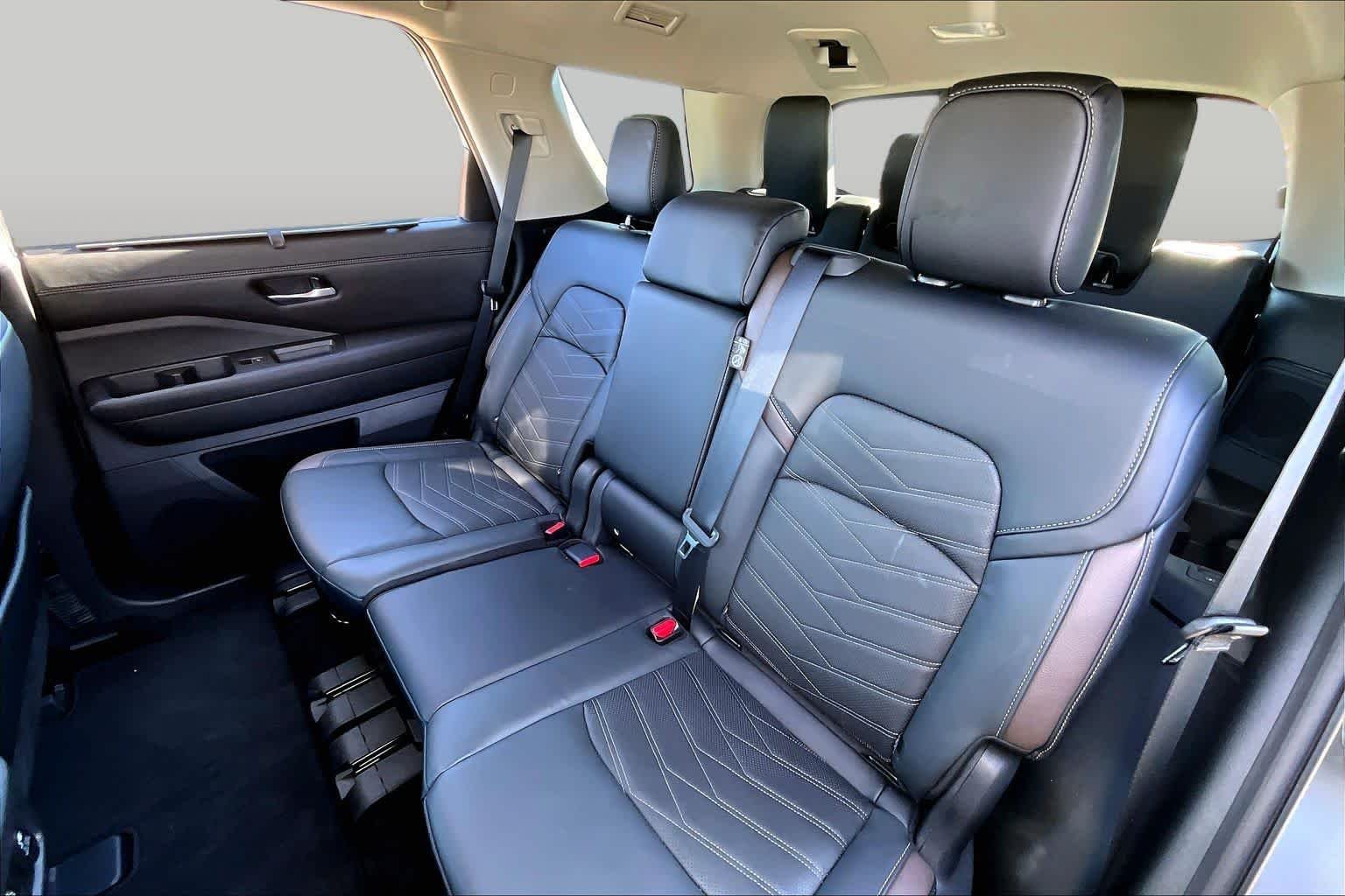 Used 2025 Gun Metallic Nissan Platinum image 21
