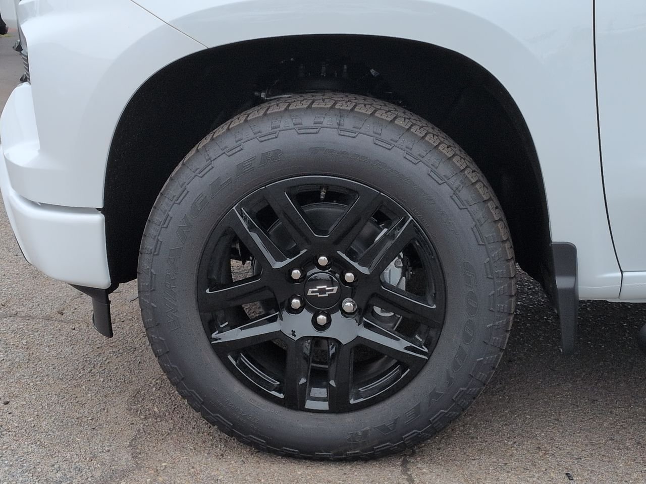 New 2026 Summit White Chevrolet RST image 34