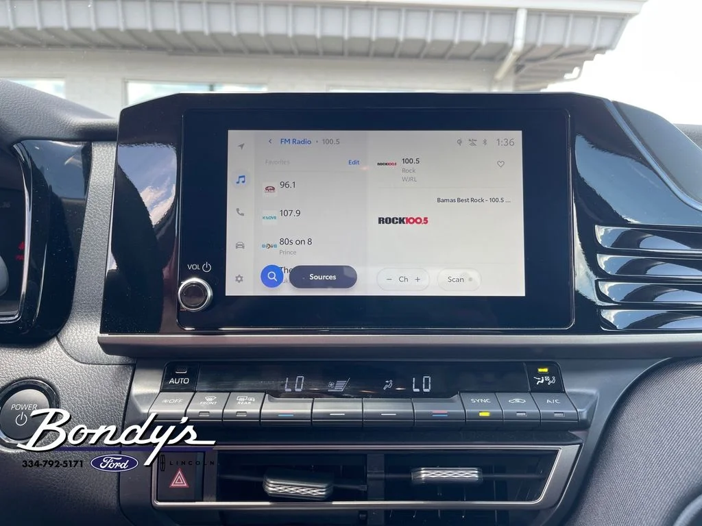 2025 Toyota Camry LE - Photo 5