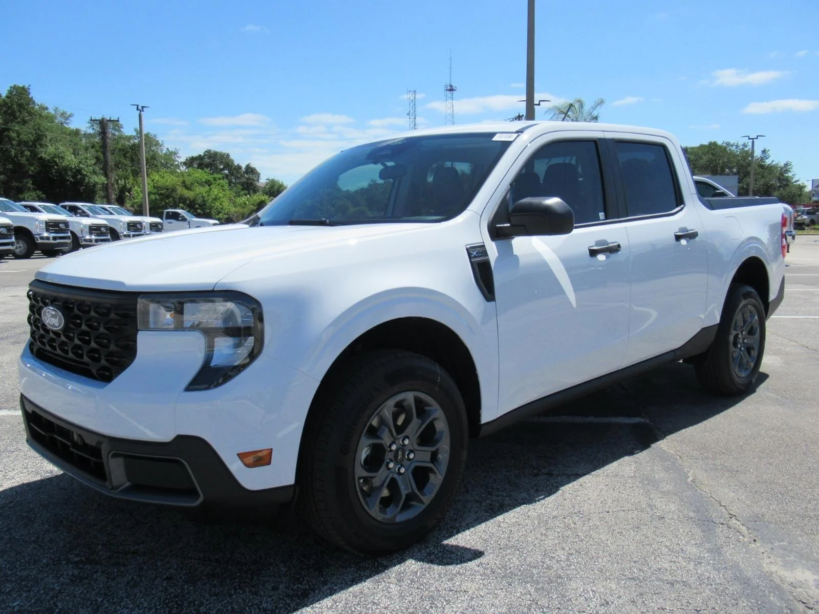 New 2026 Oxford White Ford XLT image 3