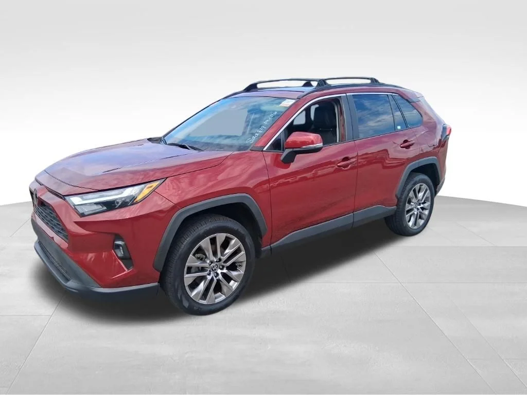 Used 2022 Red Toyota XLE Premium image 10