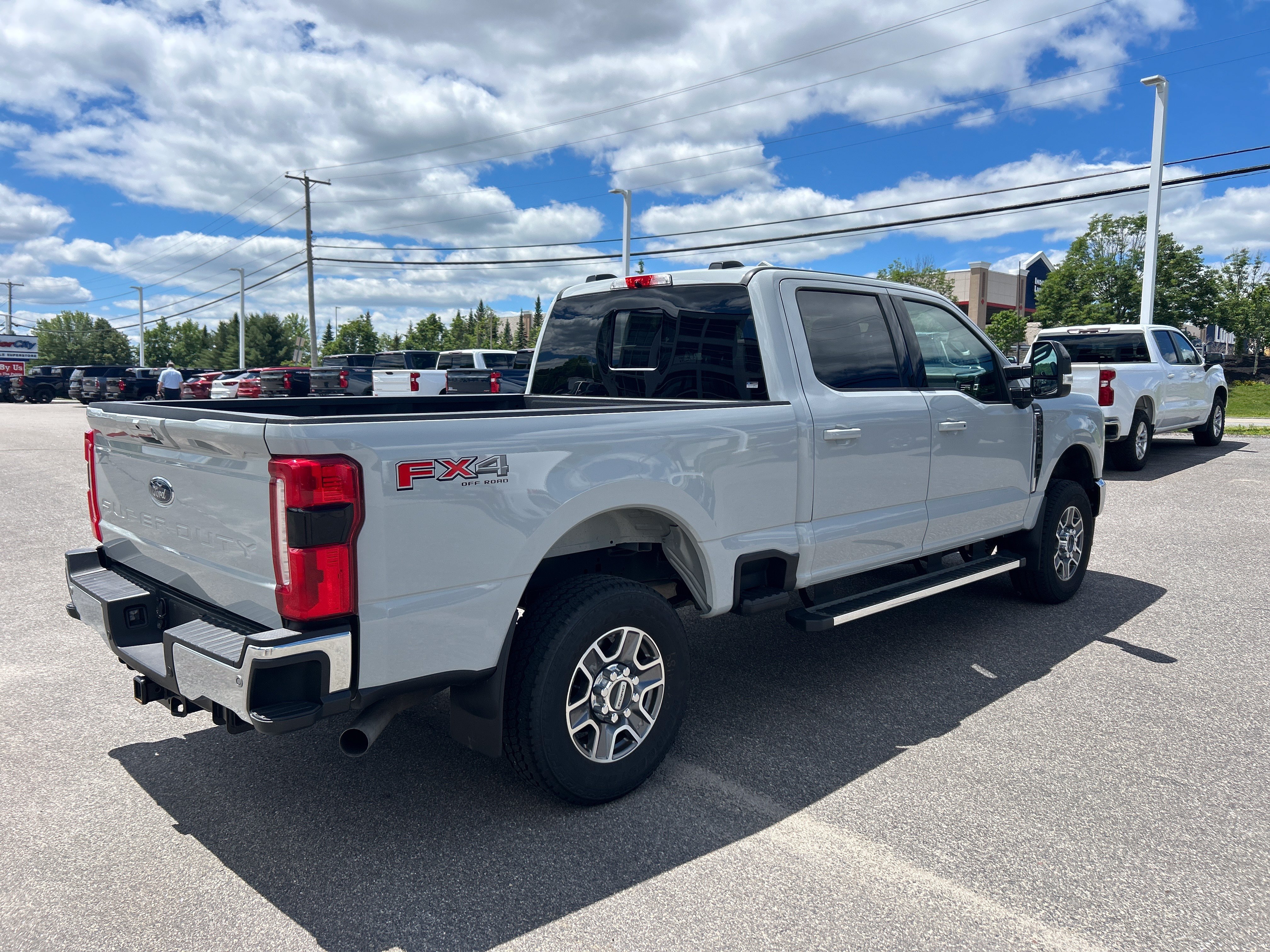 Used 2025 Avalanche Ford LARIAT image 2