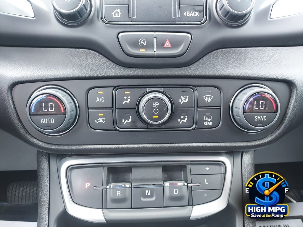 Used 2024 White GMC SLT image 19