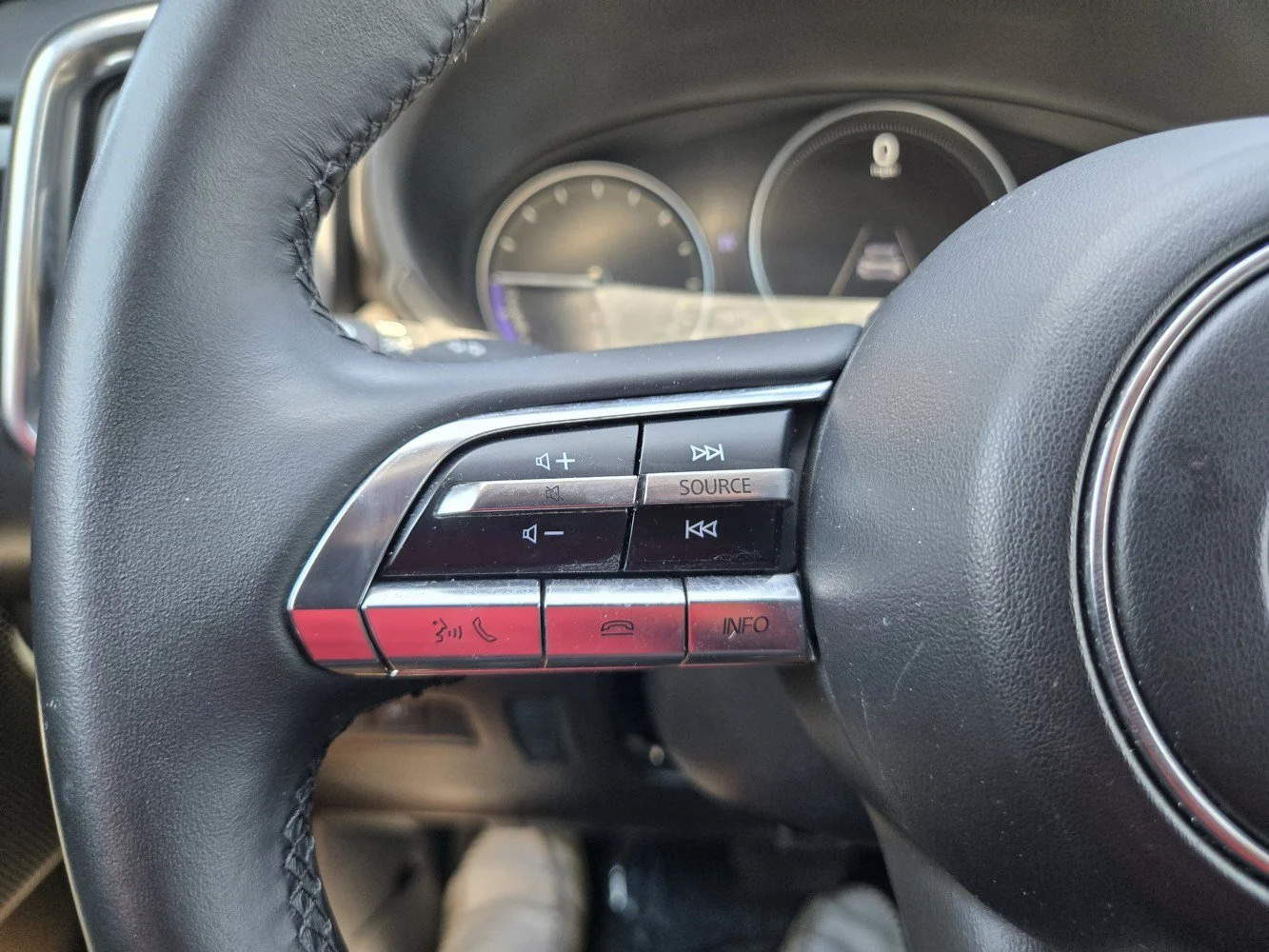 Used 2025 Wind Chill Pearl Mazda Premium Plus Package image 20