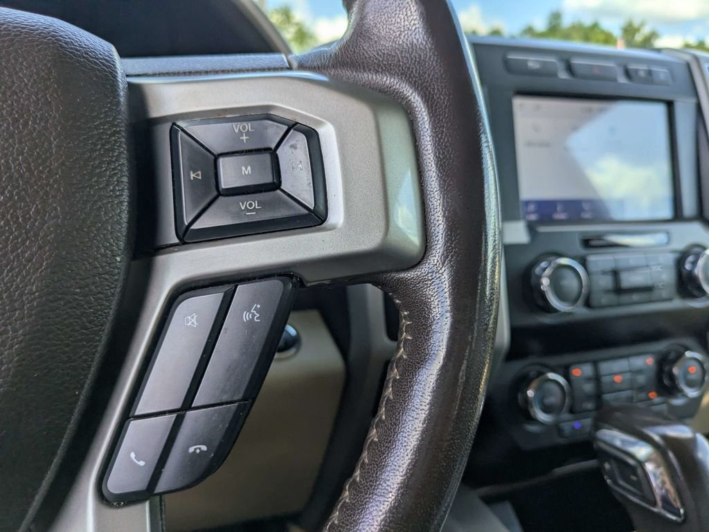 Used 2020 White Ford Lariat image 27