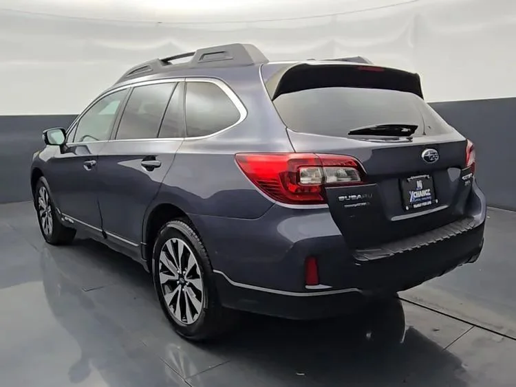 Used 2015  Subaru 3.6R Limited Wagon 4D image 5
