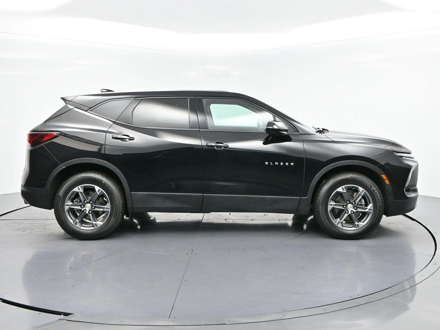 Used 2025 Black Chevrolet 2LT image 4