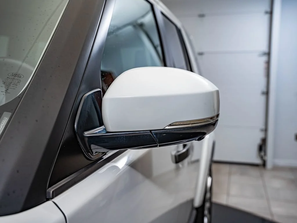 Used 2016 White Land Rover HSE image 9