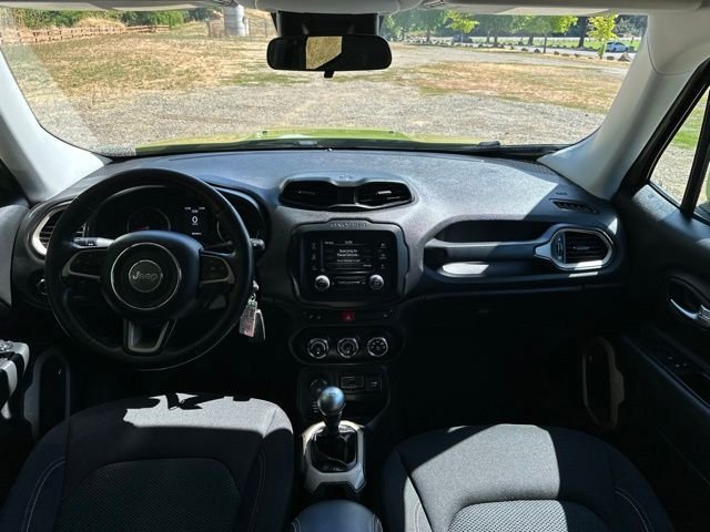 Used 2016 Jungle Green Jeep Latitude image 28