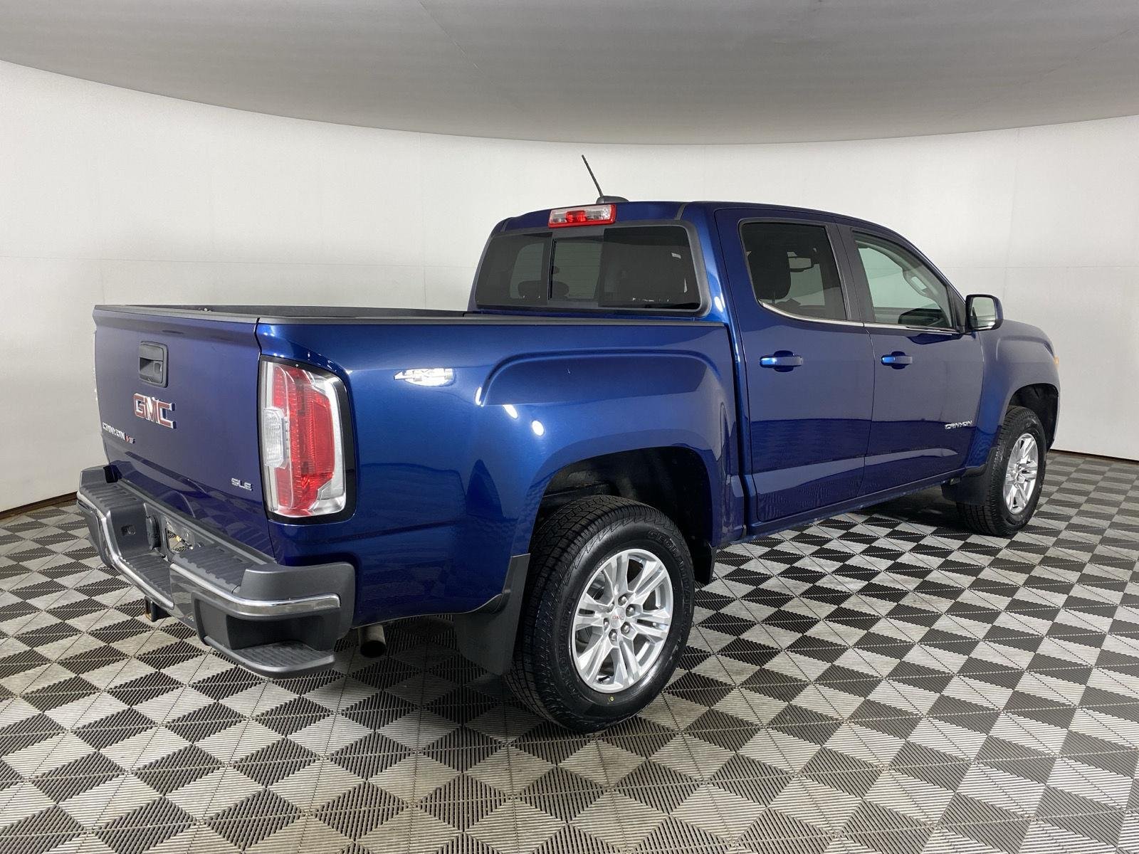 Used 2020 Blue Emerald Metallic GMC 4WD SLE image 17