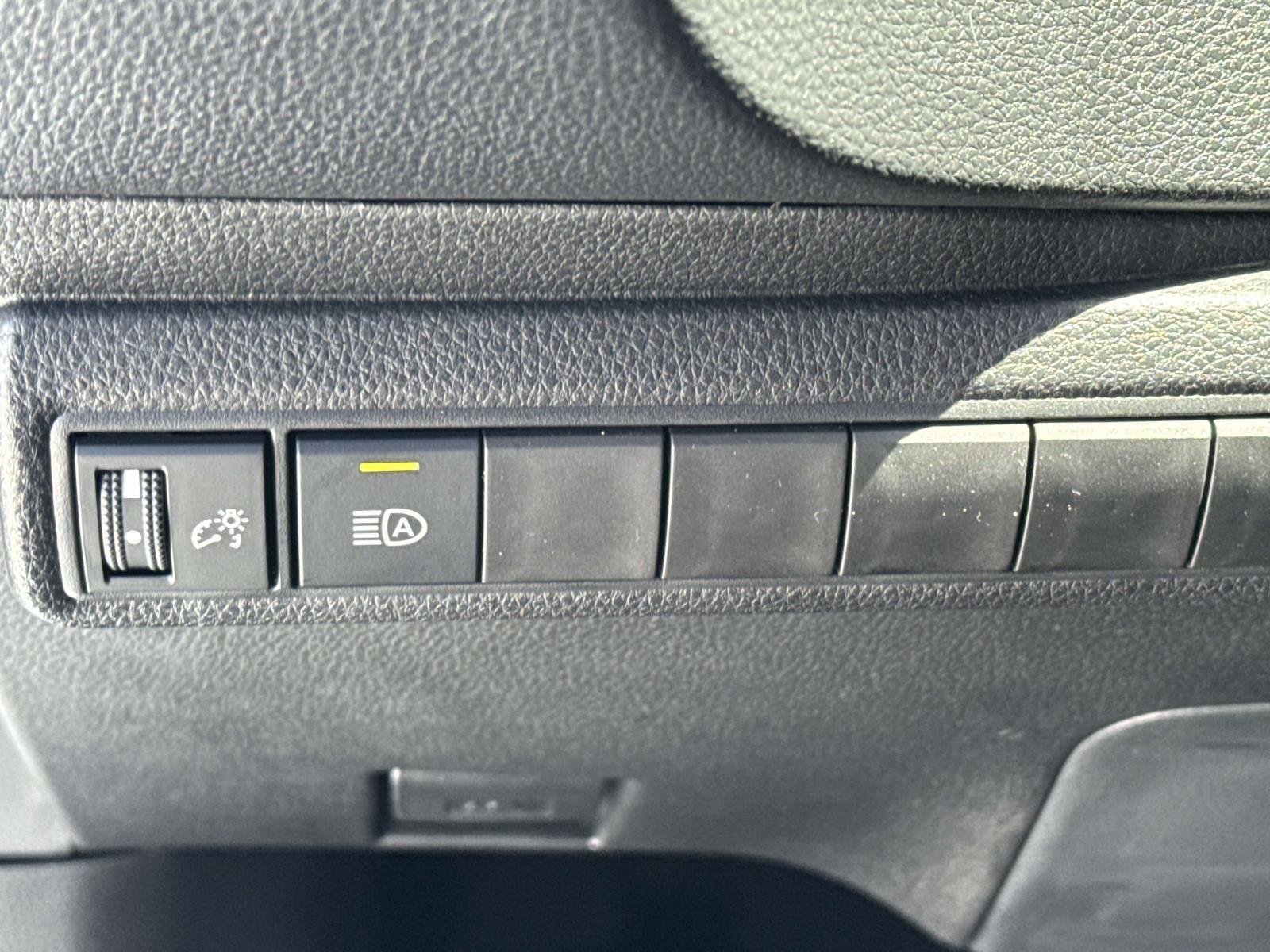 Used 2026 Ice Cap Toyota SE image 20