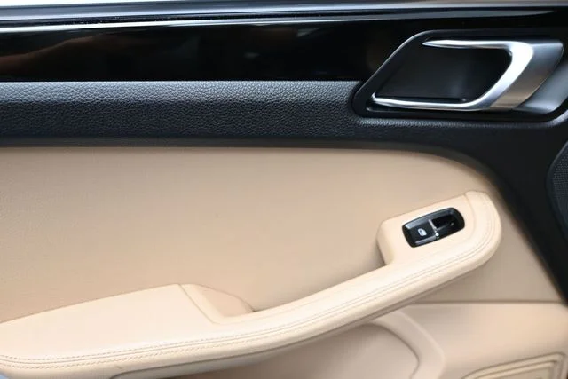 Used 2019 Blue Porsche Base image 10