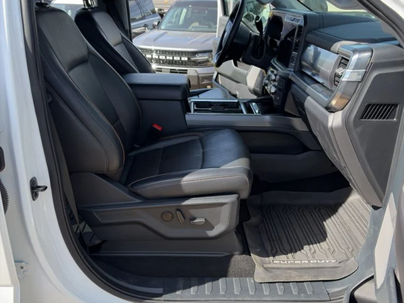 Certified Used 2025 Oxford White Ford LARIAT image 15