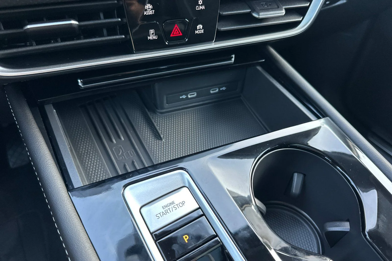 New 2026 Silver Volkswagen 2.0T SE w/Technology image 26