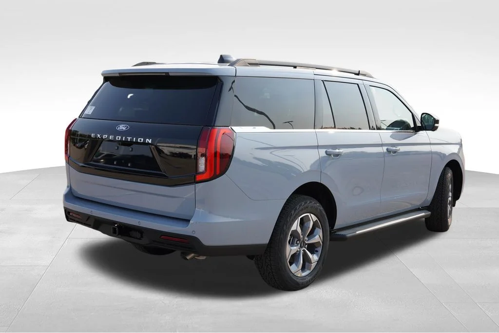 New 2027 Glacier Gray Metallic Tri-Coat Ford Active image 3
