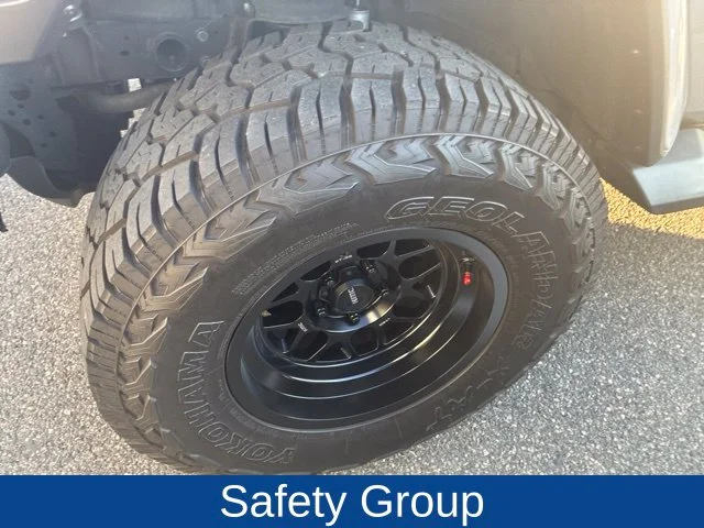 Used 2020 Silver Jeep Unlimited Sahara image 7