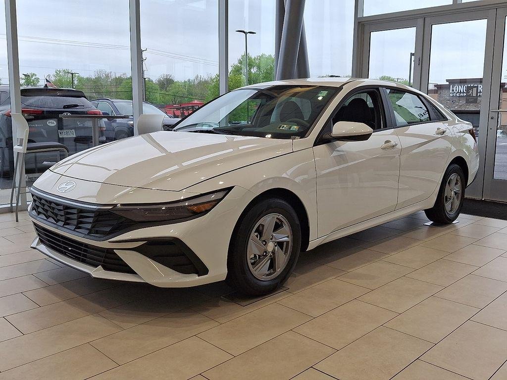 New 2026 Serenity White Pearl Hyundai SE image 2