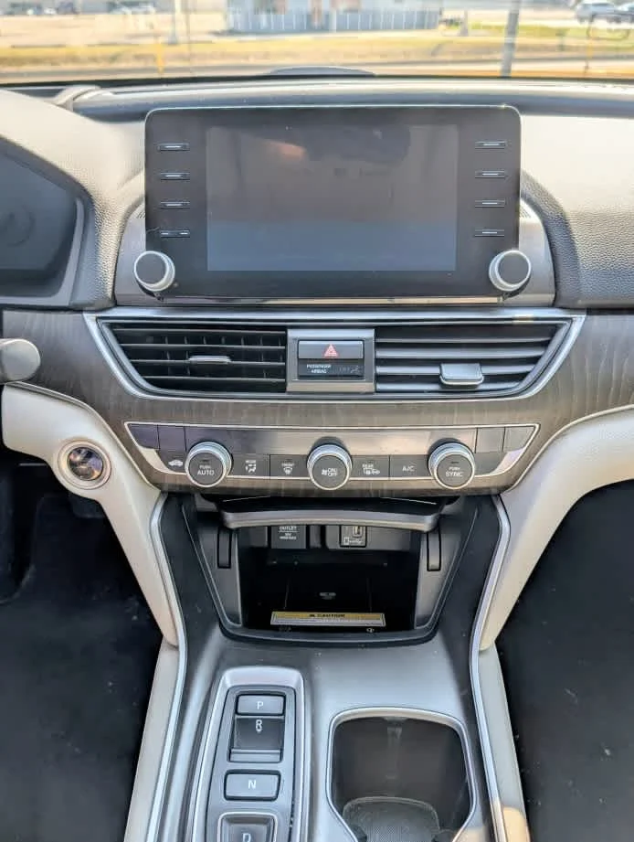Used 2018 Platinum White Pearl Honda Touring 2.0T image 11
