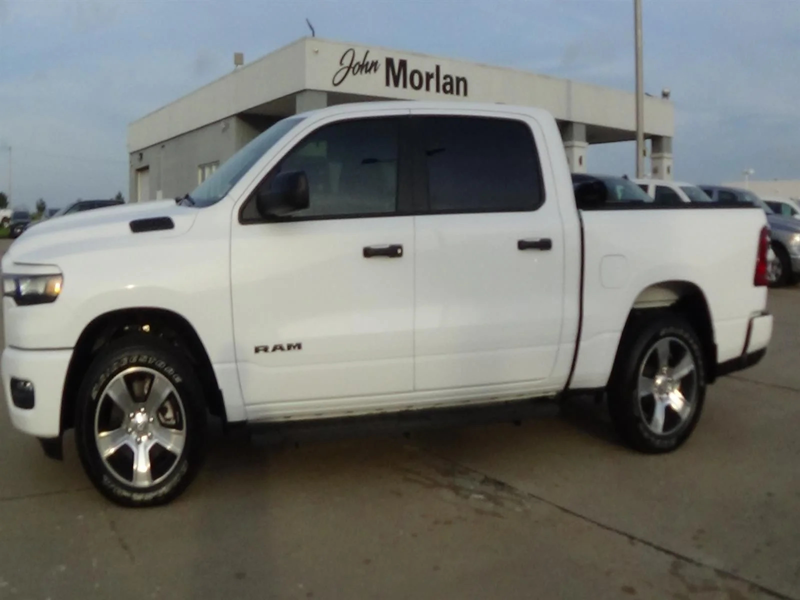 Used 2025 Bright White Clear Coat (pw7) RAM Tradesman image 1