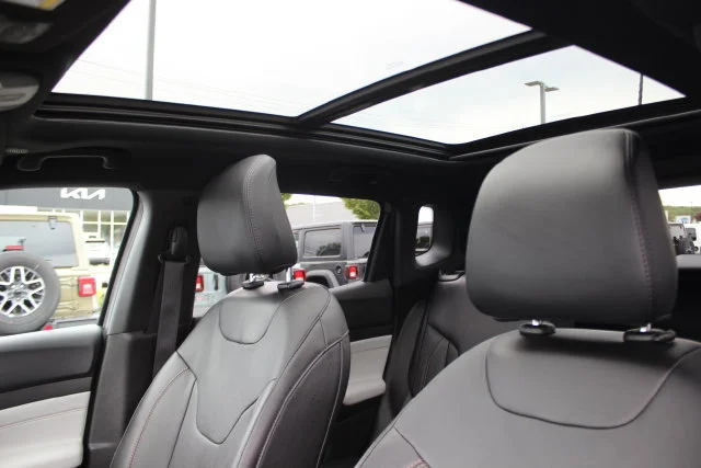 Used 2023 Silver Jeep Limited image 27