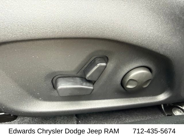 New 2026 Silver Zynith Metallic Clear-Coat Exterior Paint Jeep Limited image 15