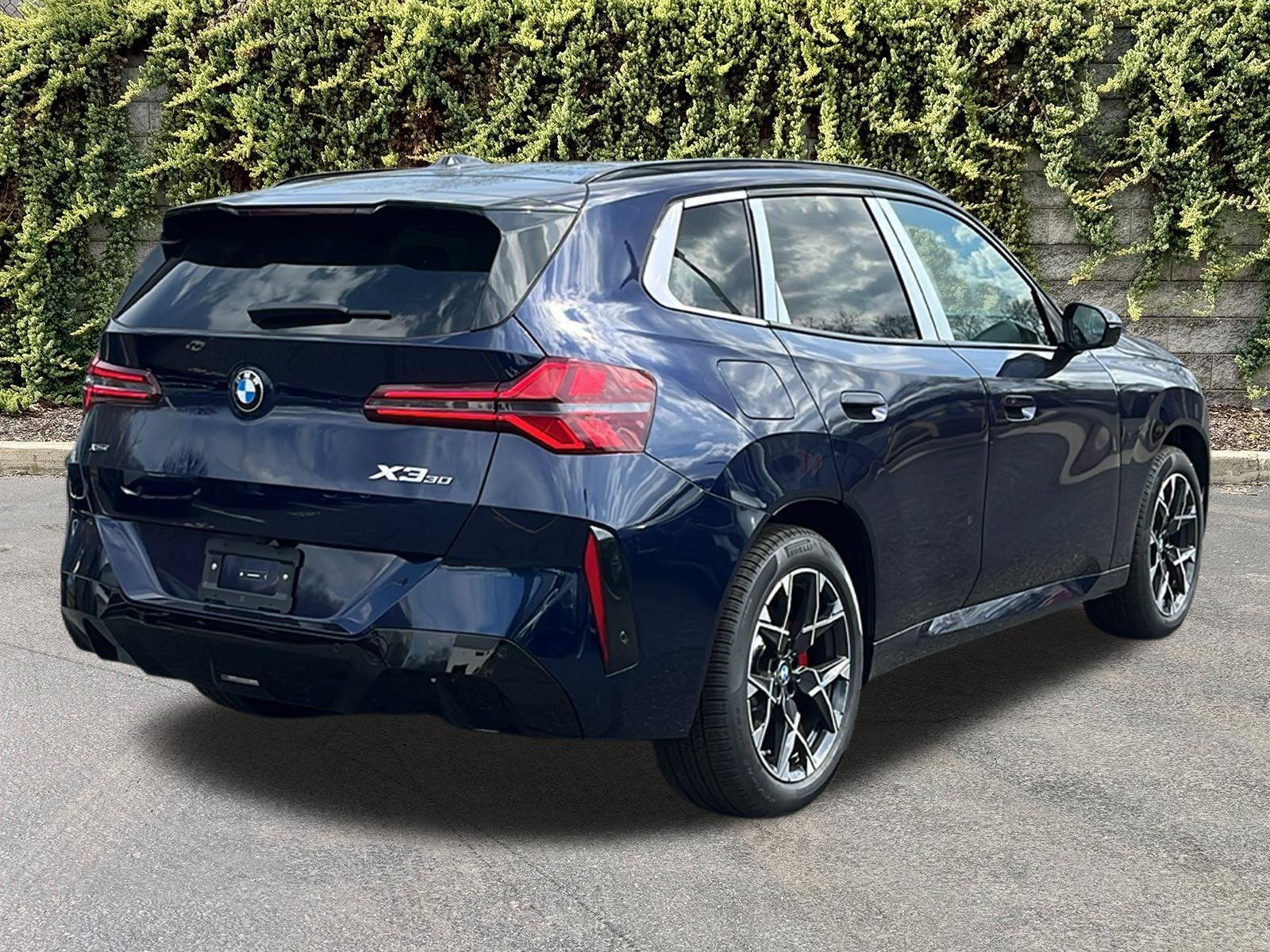 New 2026 Tanzanite Blue II Metallic BMW 30 xDrive image 4