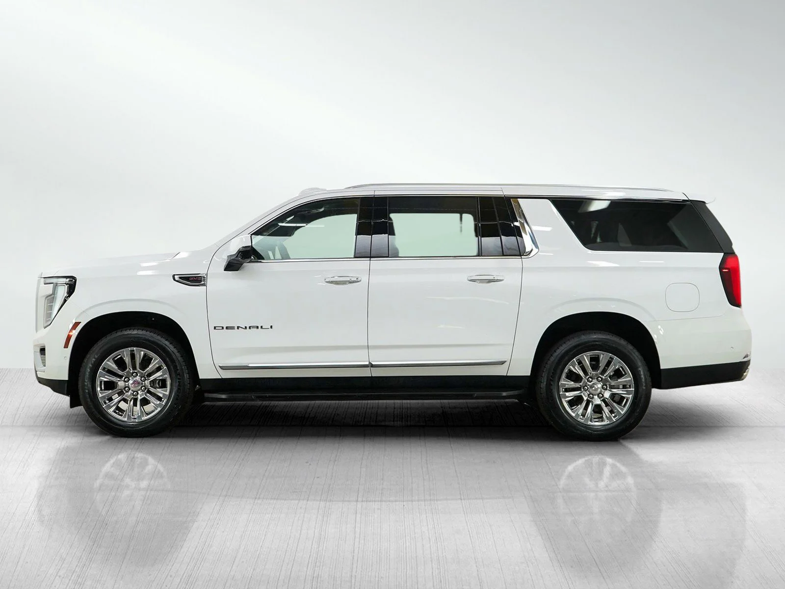 Used 2025 GMC Yukon XL Denali with VIN 1GKS2JRL1SR357194 for sale in Wayzata, Minnesota