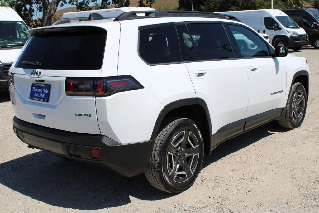 New 2026 Bright White Clear-Coat Exterior Paint Jeep Limited image 4