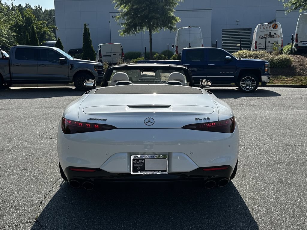New 2026 MANUFAKTUR Moonlight White Metallic Mercedes-Benz AMG® SL 43 image 40