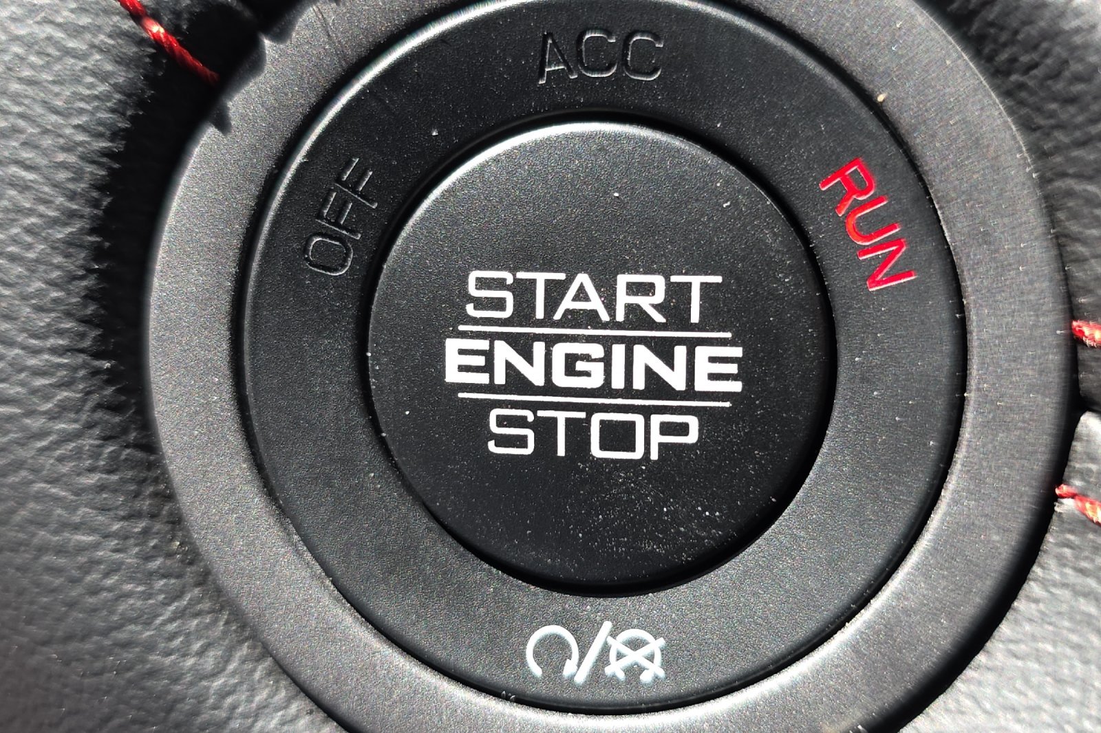 Used 2025 White Knuckle Clearcoat Dodge R/T image 24