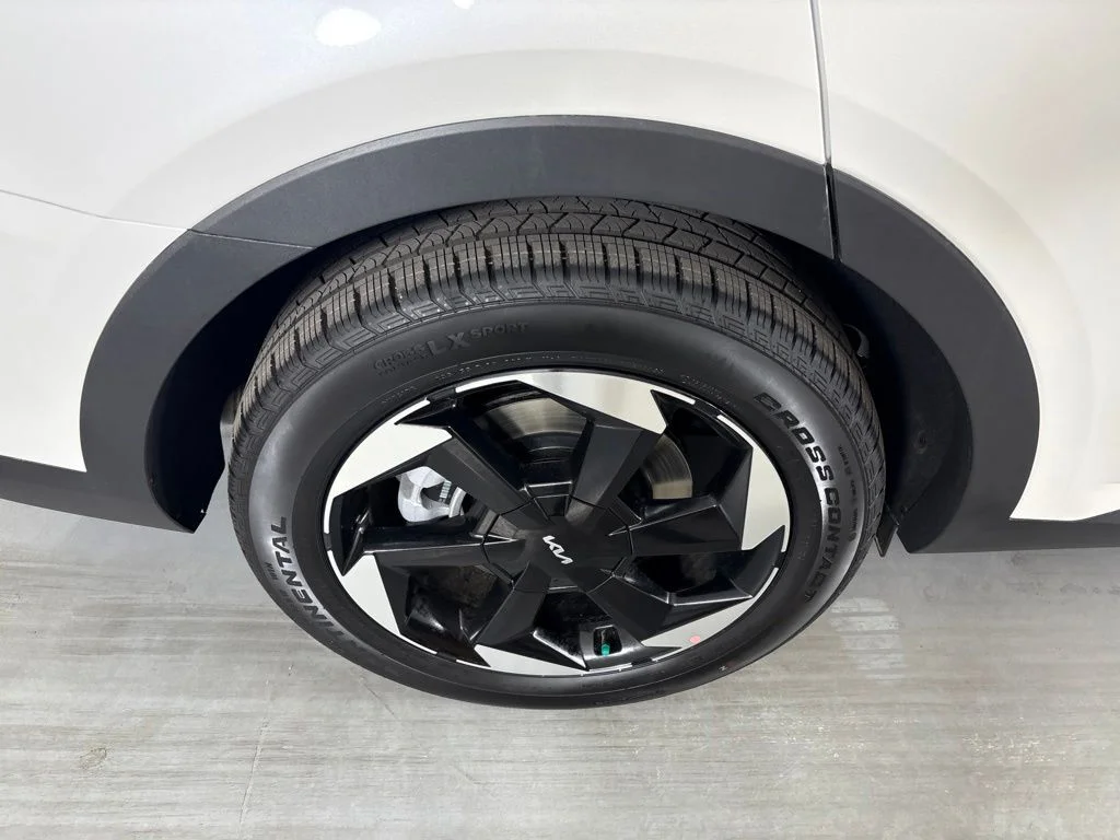 New 2026 Snow White Pearl Kia EX image 10