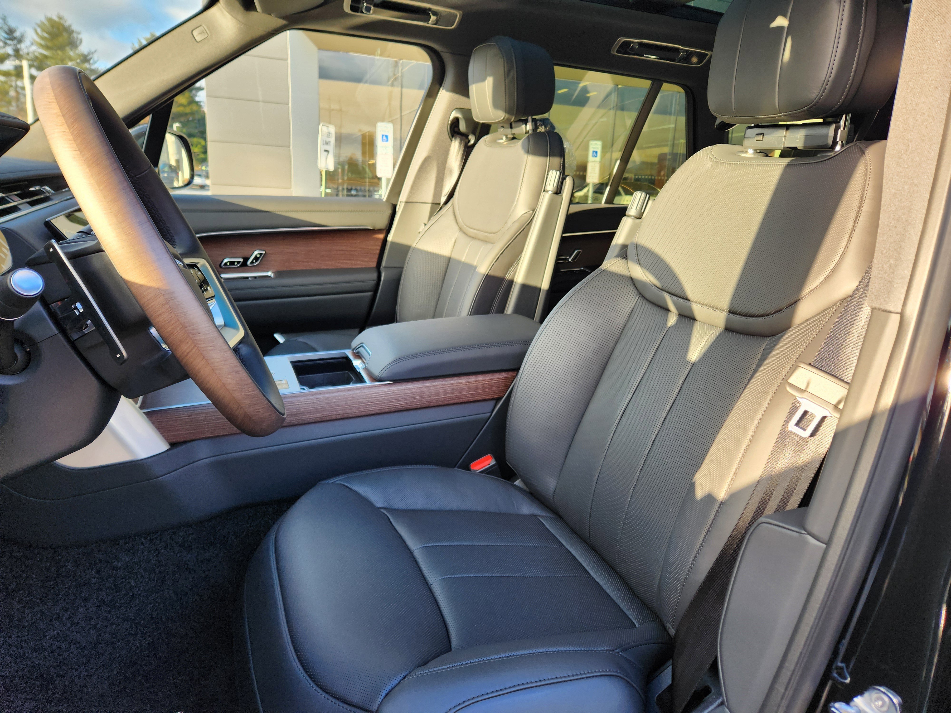 2026 Land Rover Range Rover SE - Photo 8