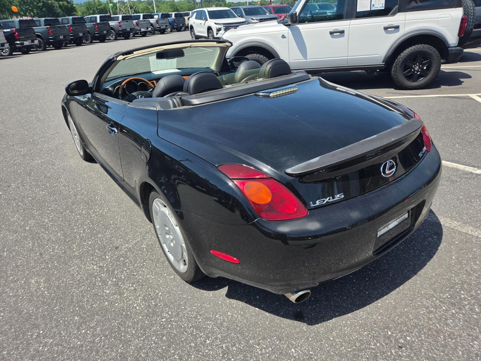Used 2002  Lexus Base image 13