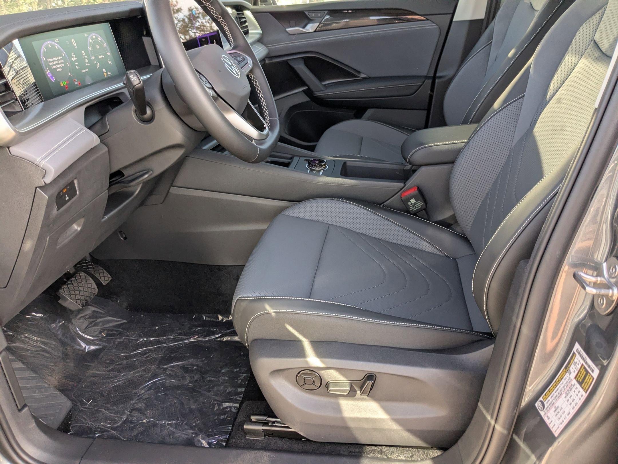 New 2026 Platinum Gray Metallic Volkswagen SE image 5