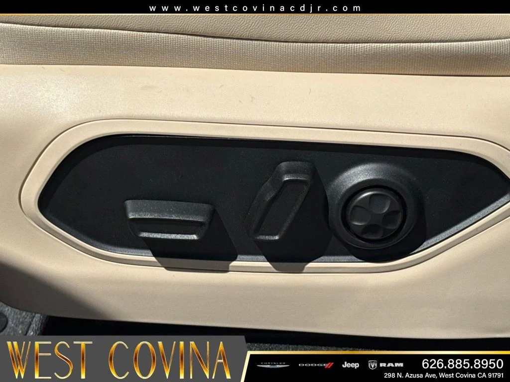 New 2026 Bright White Clear-Coat Exterior Paint Jeep Limited image 23