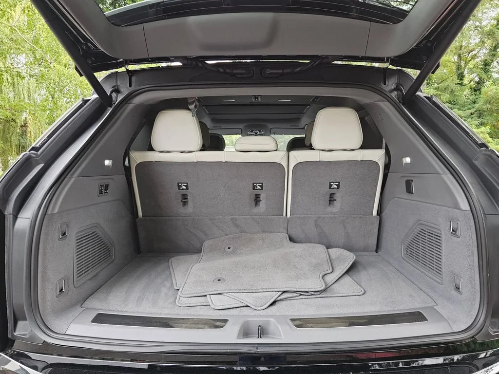 2026 Cadillac Escalade IQ Luxury - Photo 17