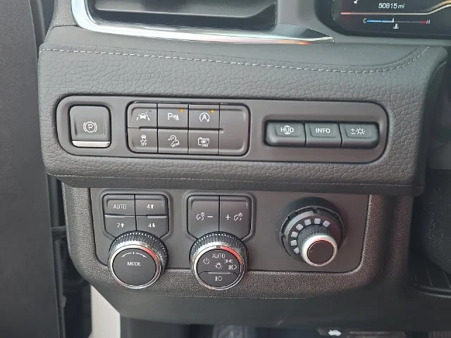 Used 2024 White GMC Denali image 28