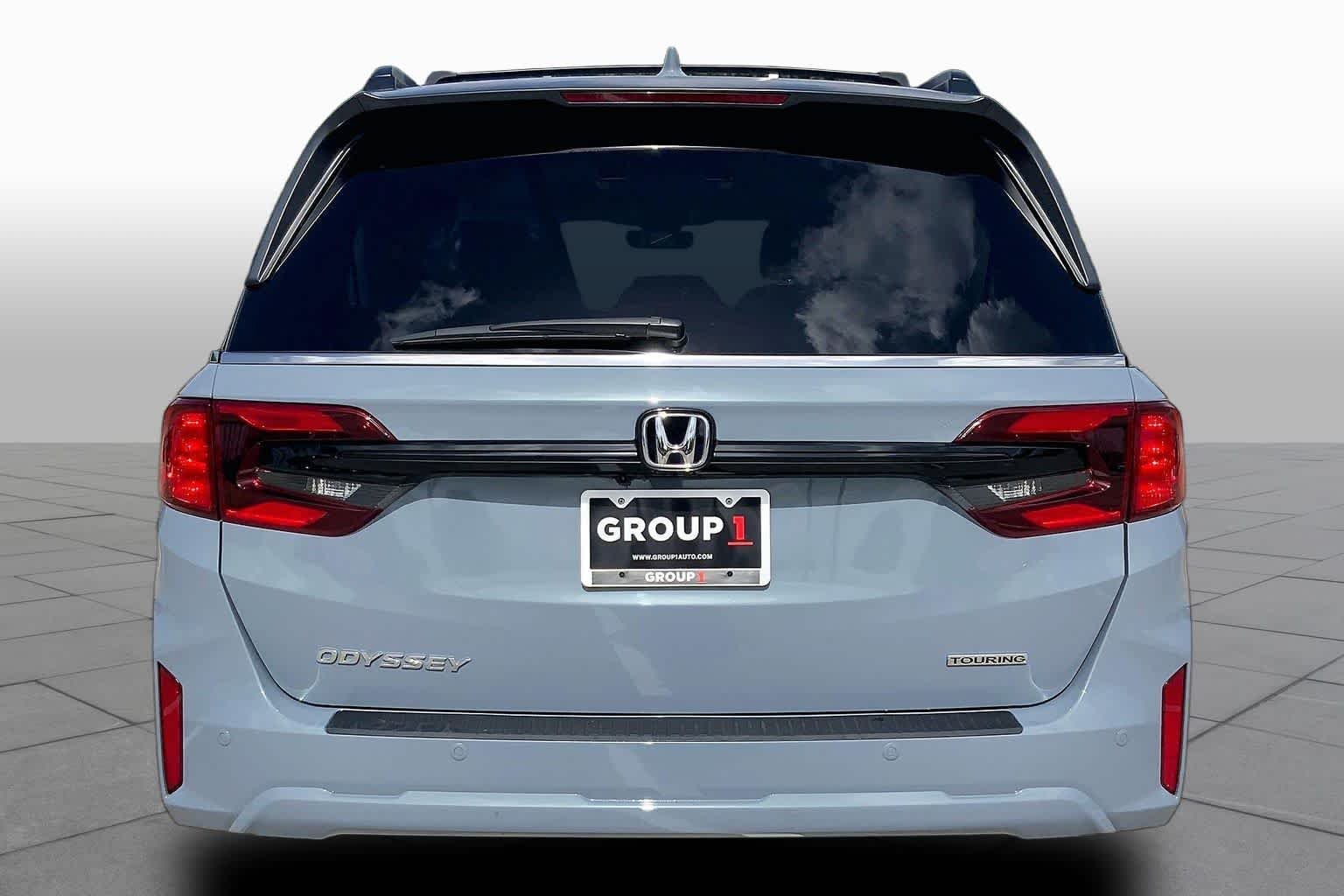 Used 2025 Sonic Gray Pearl Honda Touring image 5