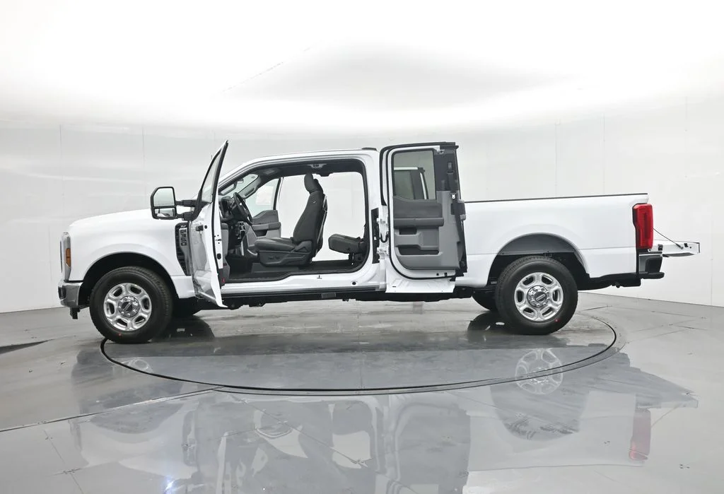 2026 Ford F-350 Super Duty XLT - Photo 38
