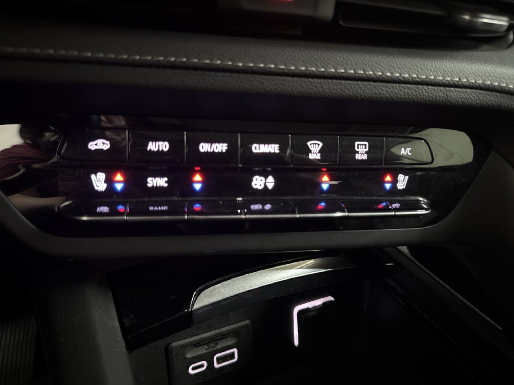 Used 2023 Ebony Twilight Metallic Buick Avenir image 27