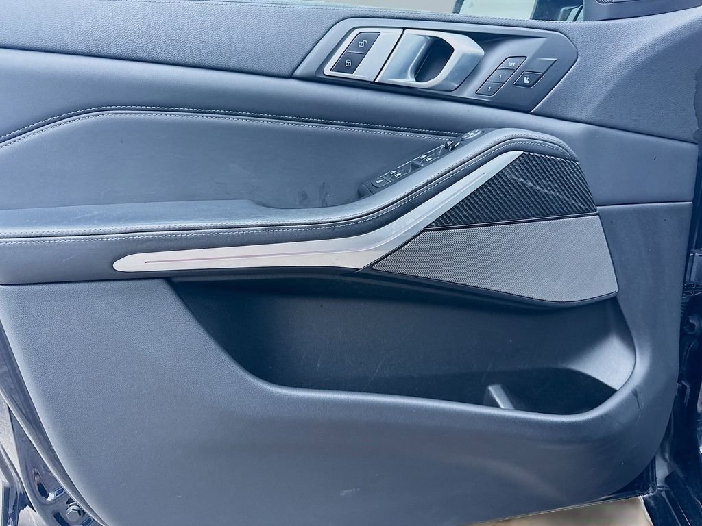 Used 2021 Black BMW M50i image 23