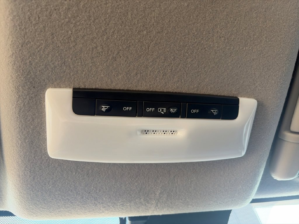 2025 Nissan Versa Sedan SV - Photo 19