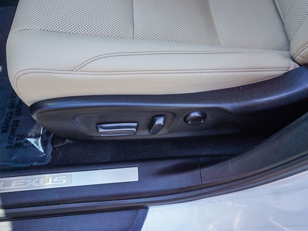 Used 2022 White Lexus 450h image 20