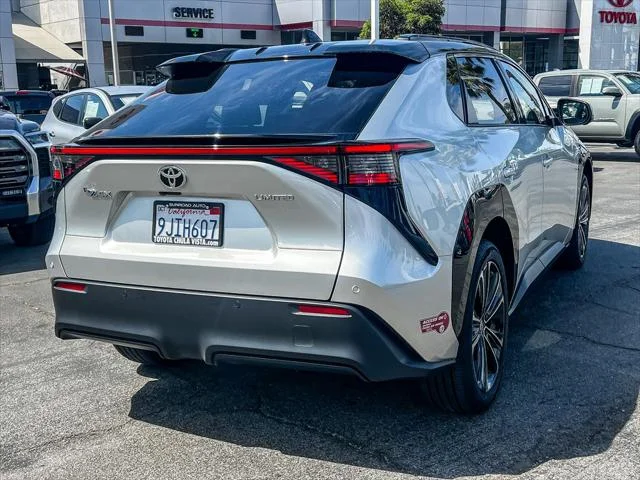 Certified Used 2023 ELEMENTAL SILVER MET Toyota  image 6