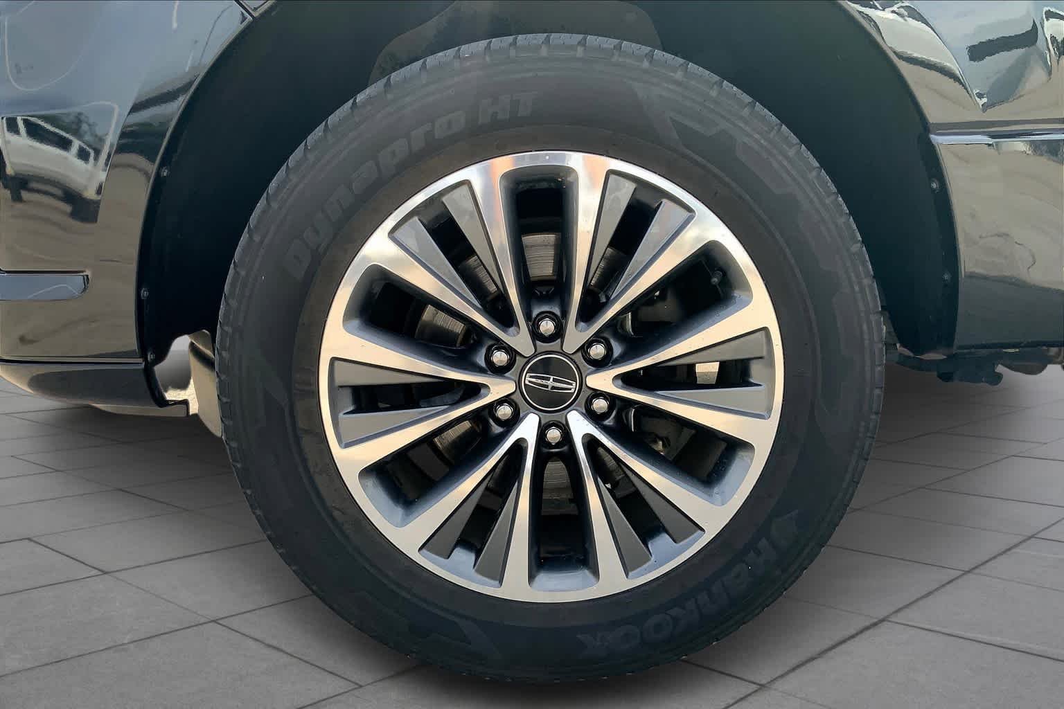 Used 2016 Black Velvet Lincoln Select image 10