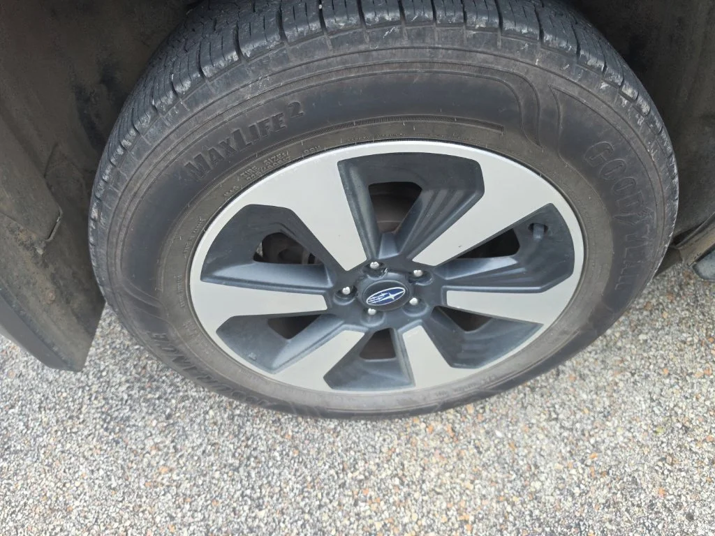 Used 2017 Silver Subaru 2.5i Premium image 8