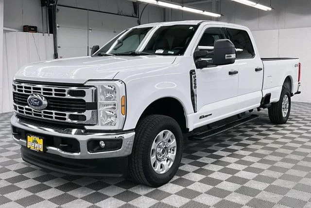 Used 2024 Oxford White Ford XLT image 11